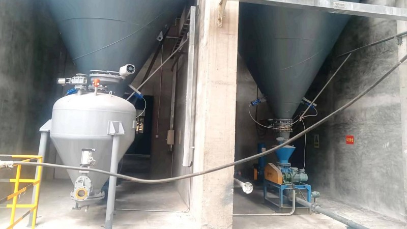 Соевый протеиновый порошок доставляется пневматическим способом