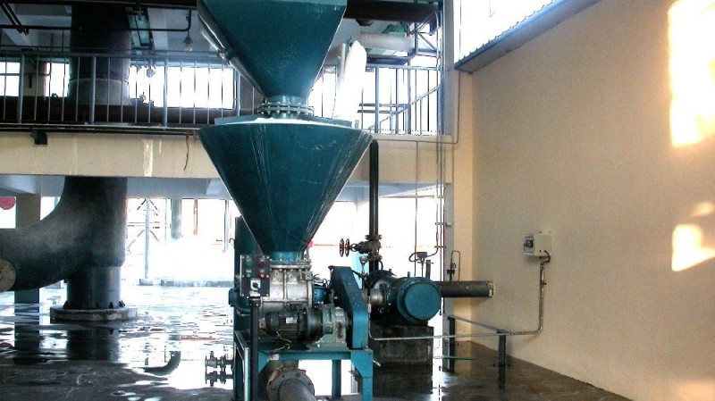 Порошок кокосовой скорлупы доставляется пневматическим способом