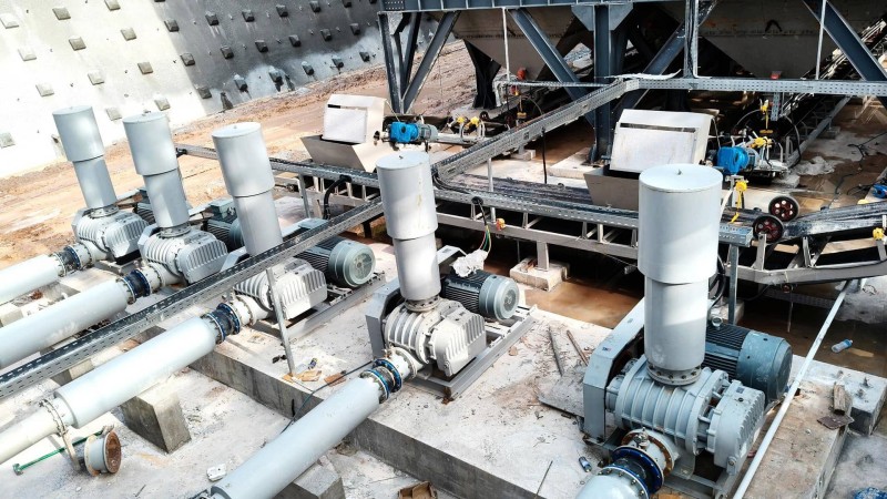 Сухие гальки переносятся пневматически